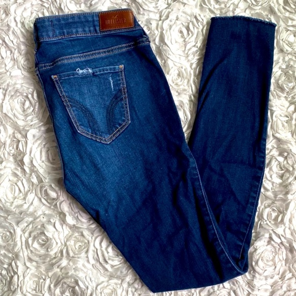 Hollister distressed skinny jeans size 25 short